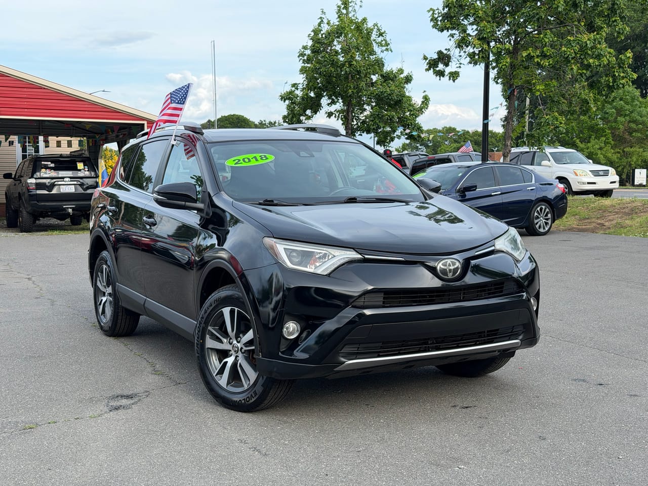 2018 TOYOTA RAV4 XLE - TOY447098 — photo 1 of 15