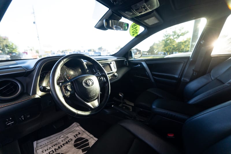 2018 TOYOTA RAV4 SE - TOY452121B