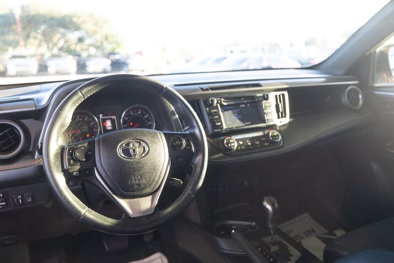 2018 TOYOTA RAV4 SE - TOY452121B