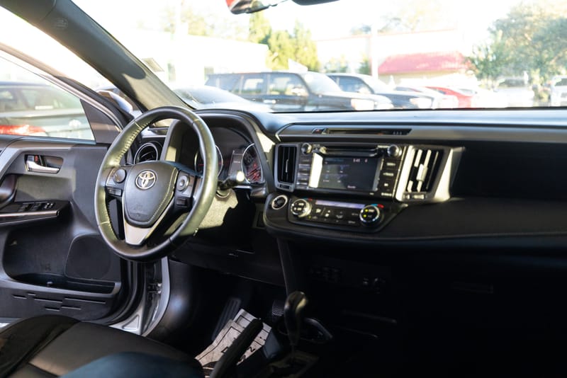 2018 TOYOTA RAV4 SE - TOY452121B