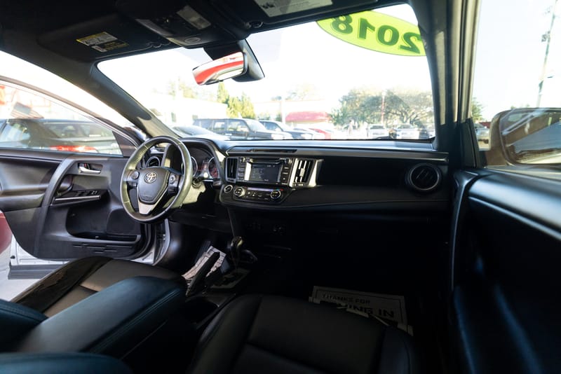 2018 TOYOTA RAV4 SE - TOY452121B
