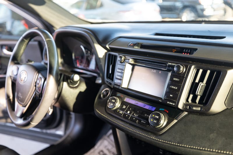 2018 TOYOTA RAV4 SE - TOY452121B
