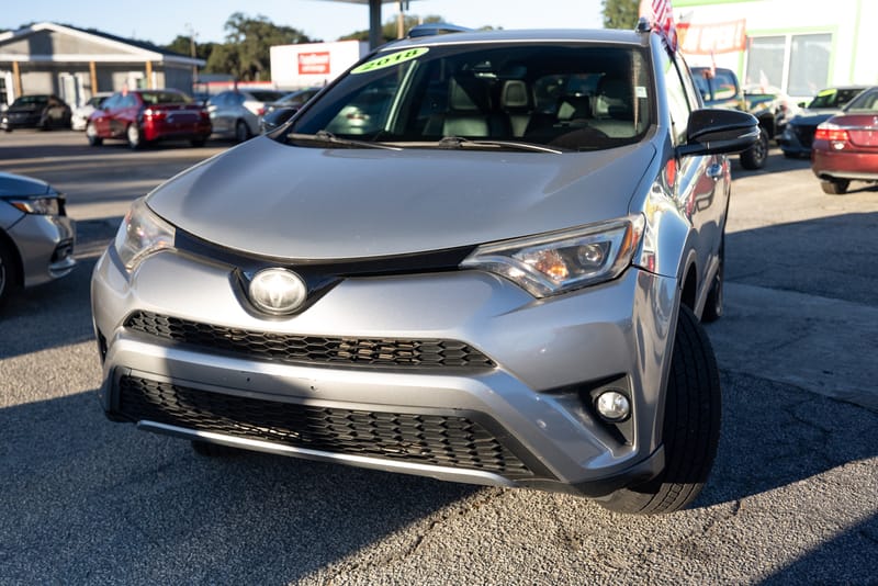 2018 TOYOTA RAV4 SE - TOY452121B