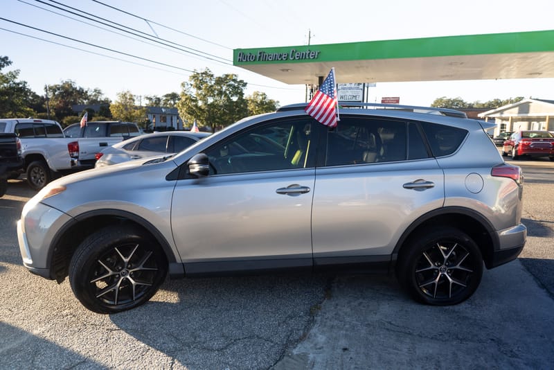 2018 TOYOTA RAV4 SE - TOY452121B
