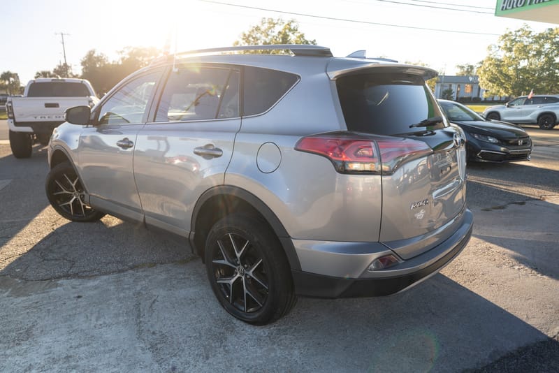 2018 TOYOTA RAV4 SE - TOY452121B