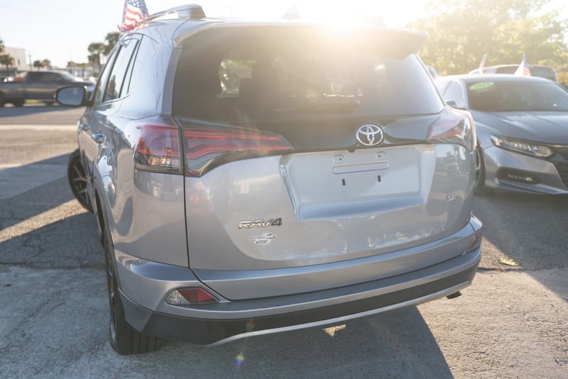 2018 TOYOTA RAV4 SE - TOY452121B