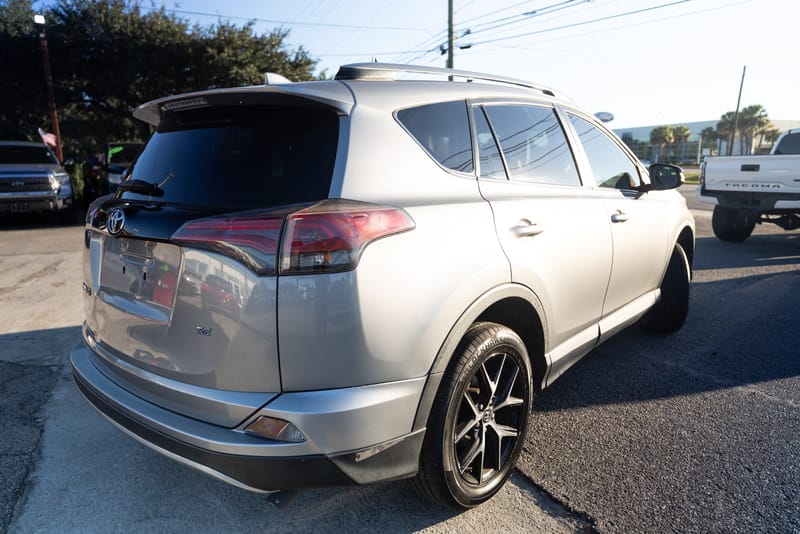 2018 TOYOTA RAV4 SE - TOY452121B