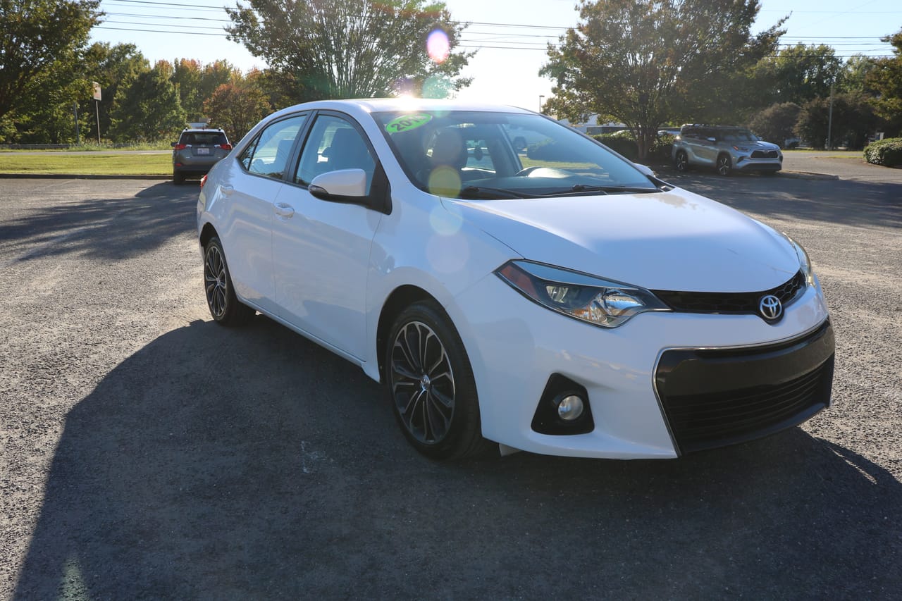 2015 TOYOTA COROLLA S PLUS - TOY475180C — photo 1 of 18