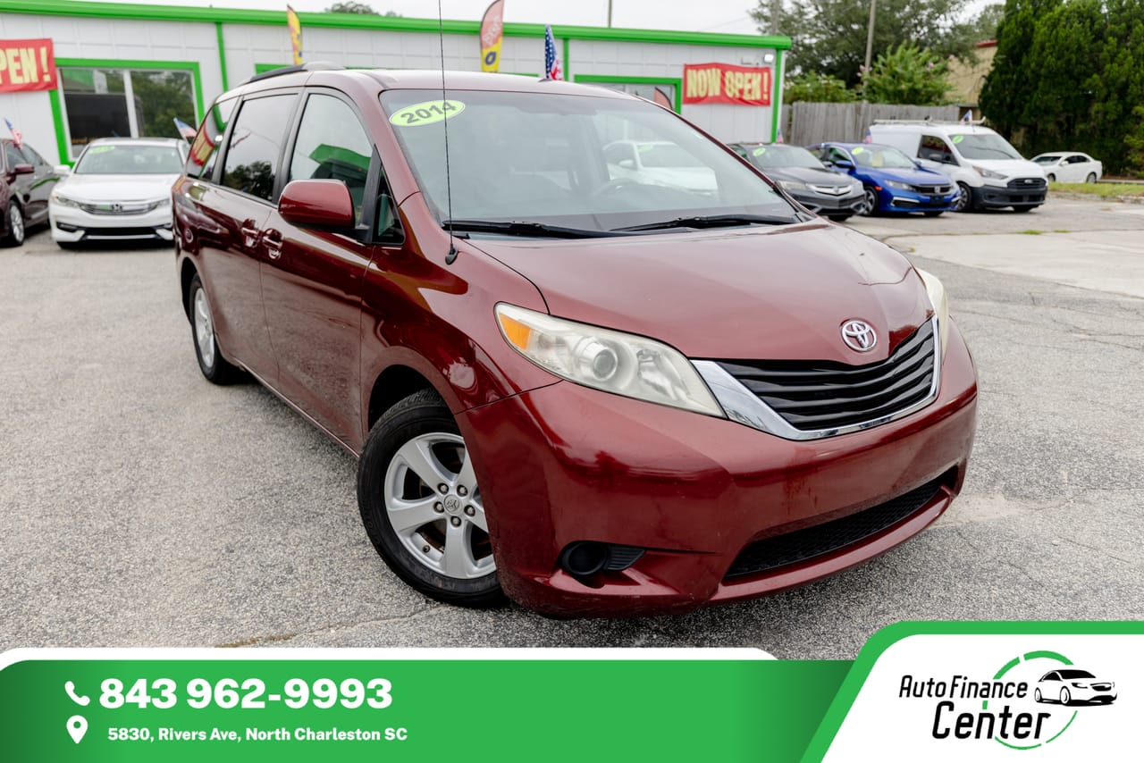 2014 TOYOTA SIENNA LE - TOY522431 — photo 1 of 25