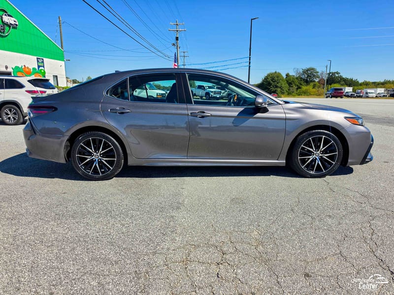 2021 TOYOTA CAMRY SE - TOY527448B