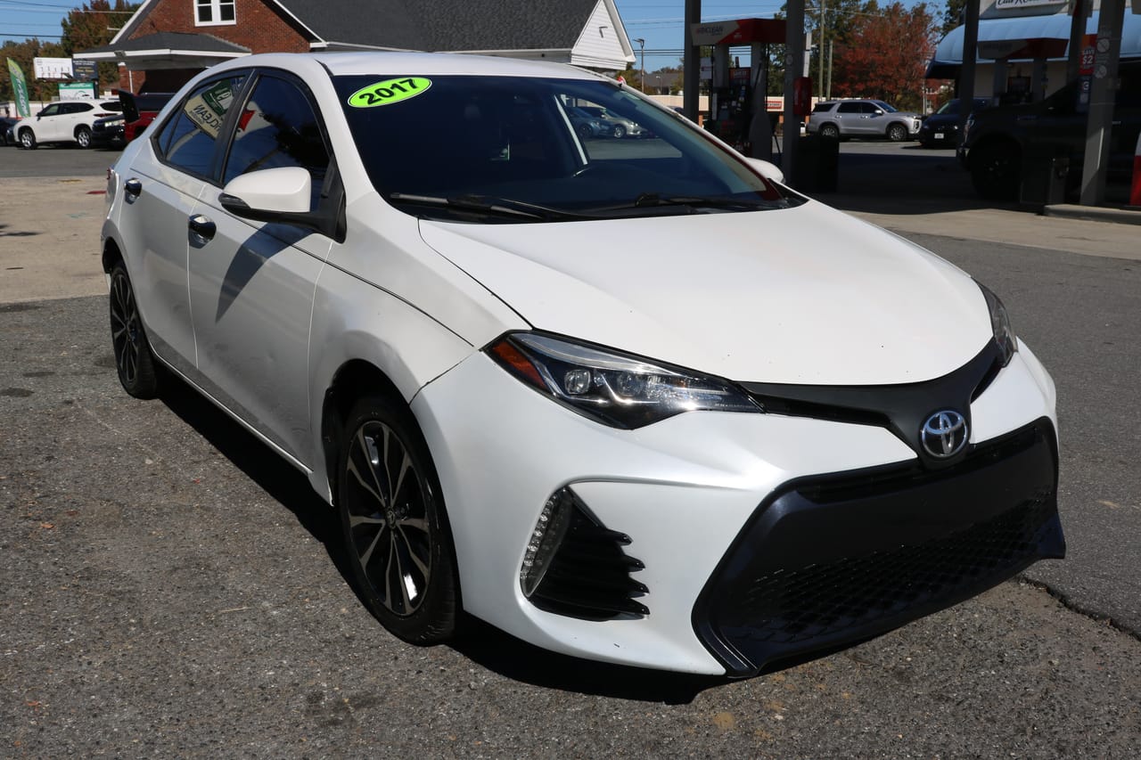 2017 TOYOTA COROLLA SE - TOY620891B — photo 1 of 16