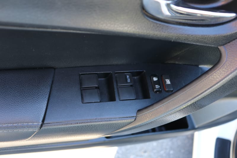 2017 TOYOTA COROLLA SE - TOY620891B