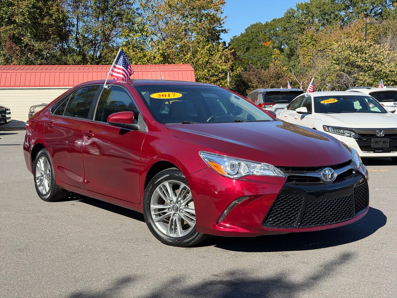 2017 TOYOTA CAMRY SE - TOY662606 — photo 1 of 14