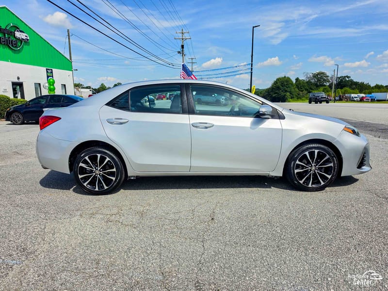 2017 TOYOTA COROLLA SE - TOY688986B