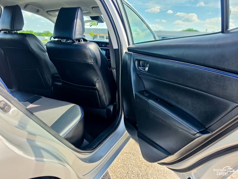 2017 TOYOTA COROLLA SE - TOY688986B