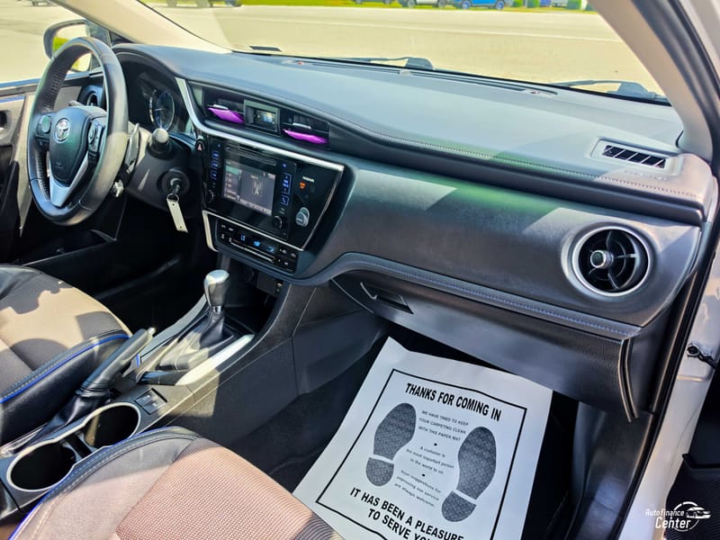 2017 TOYOTA COROLLA SE - TOY688986B