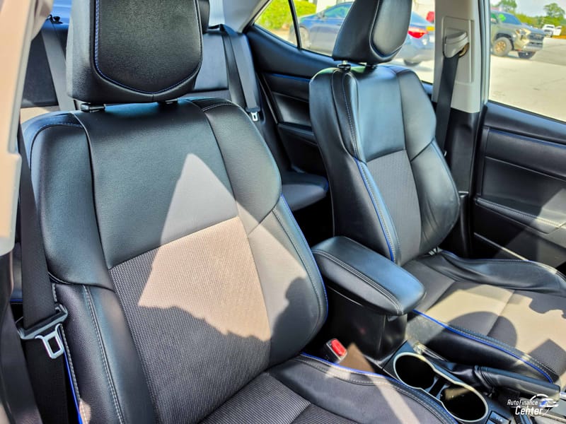 2017 TOYOTA COROLLA SE - TOY688986B