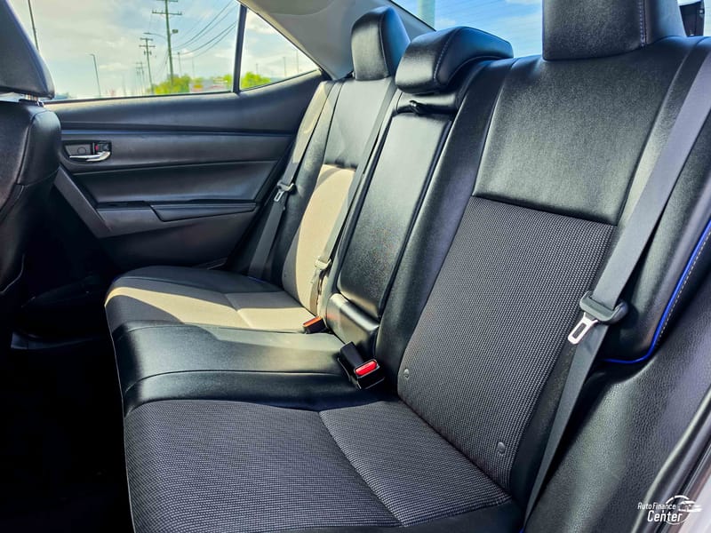 2017 TOYOTA COROLLA SE - TOY688986B