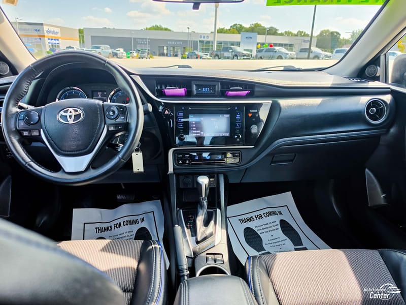 2017 TOYOTA COROLLA SE - TOY688986B