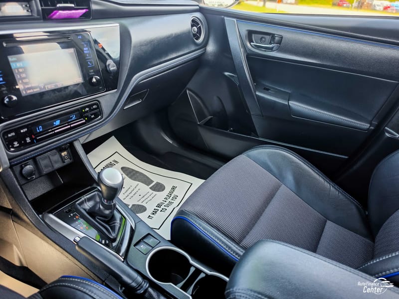 2017 TOYOTA COROLLA SE - TOY688986B