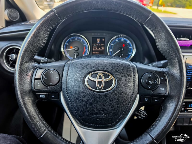 2017 TOYOTA COROLLA SE - TOY688986B