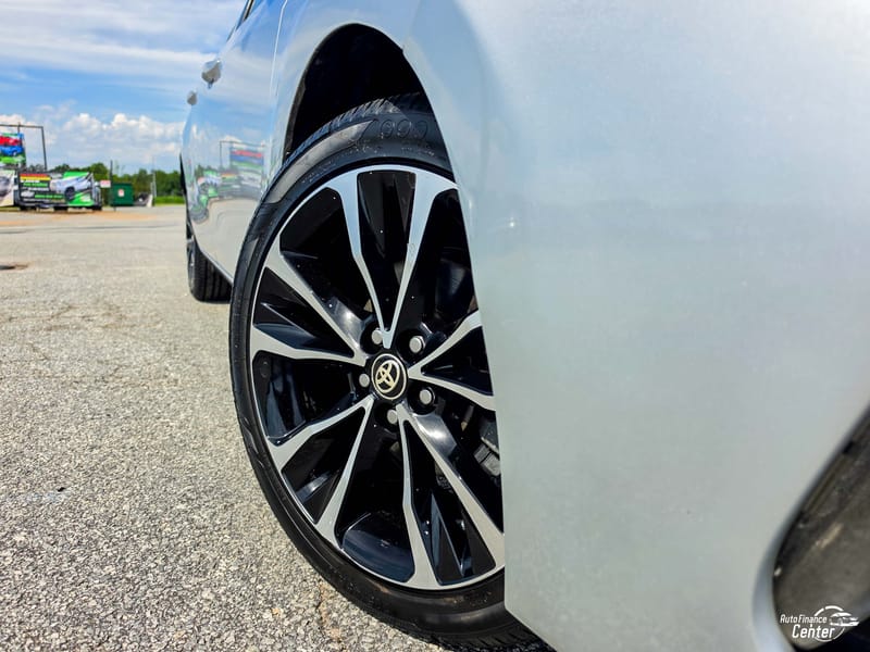 2017 TOYOTA COROLLA SE - TOY688986B