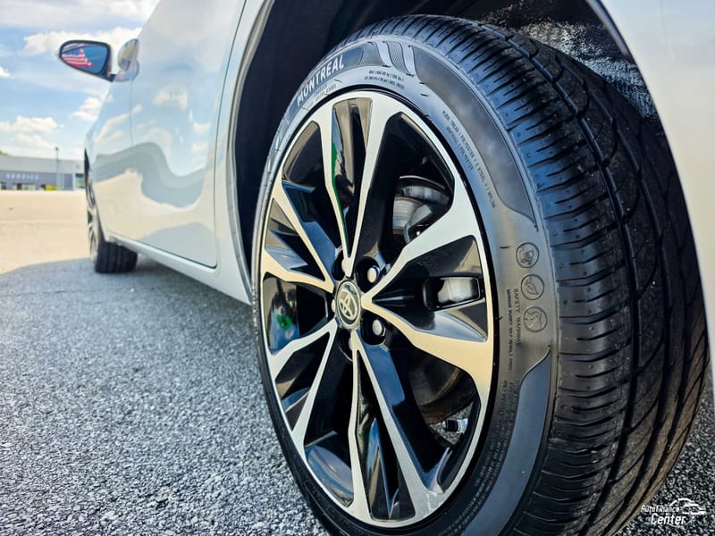 2017 TOYOTA COROLLA SE - TOY688986B
