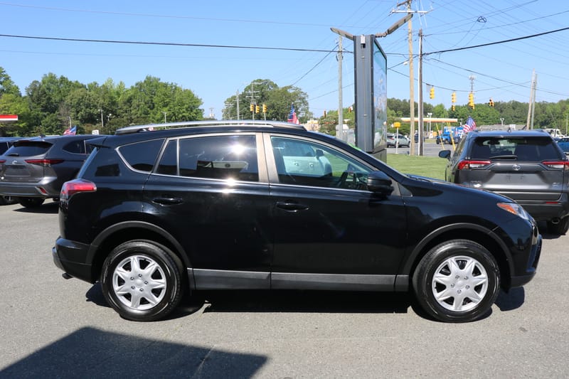 2018 TOYOTA RAV4 LE - TOY702559