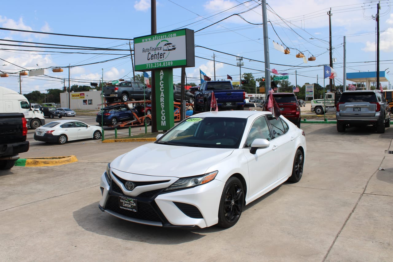 2019 TOYOTA CAMRY - TOY704560B — photo 1 of 25