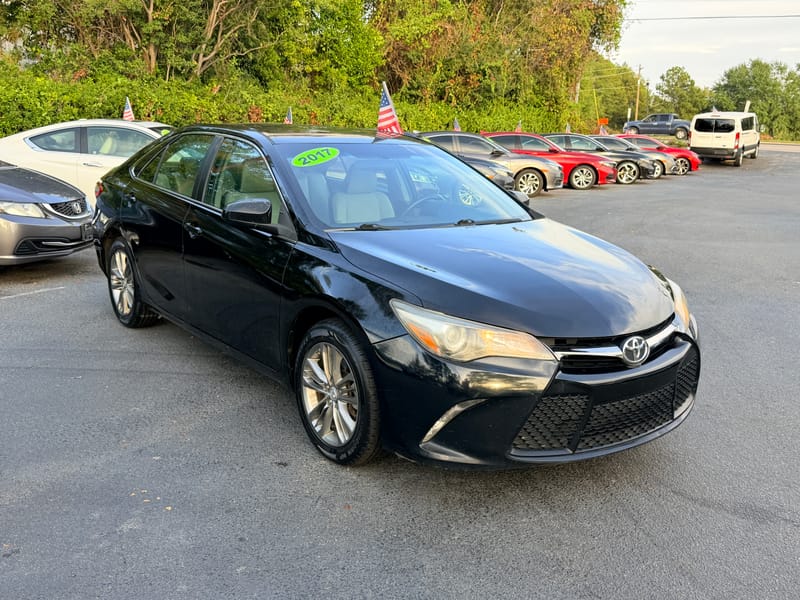 2017 TOYOTA CAMRY SE - TOY713406B