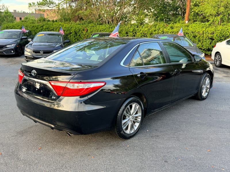 2017 TOYOTA CAMRY SE - TOY713406B