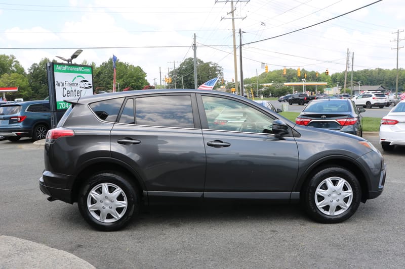 2017 TOYOTA RAV4 LE - TOY719884B