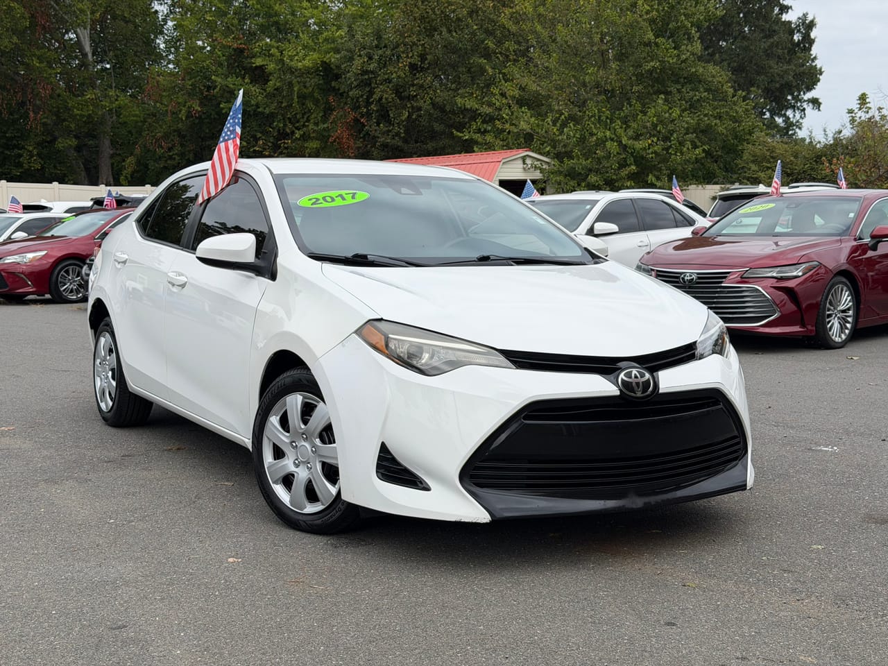 2017 TOYOTA COROLLA LE - TOY724933B — photo 1 of 17