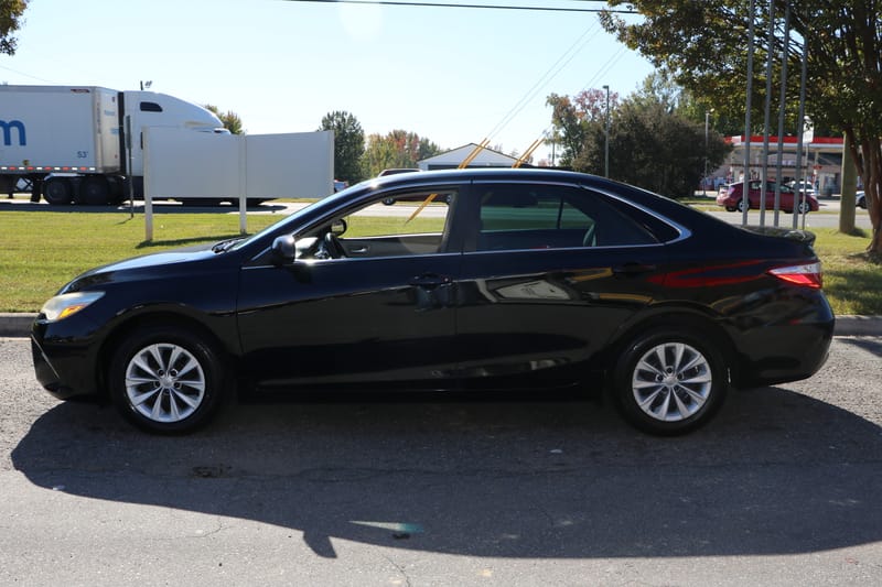 2017 TOYOTA CAMRY LE - TOY753147B