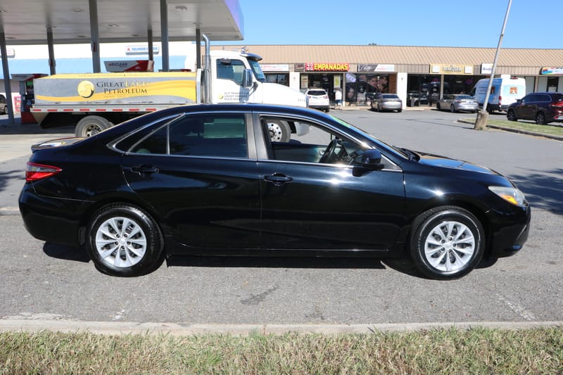 2017 TOYOTA CAMRY LE - TOY753147B