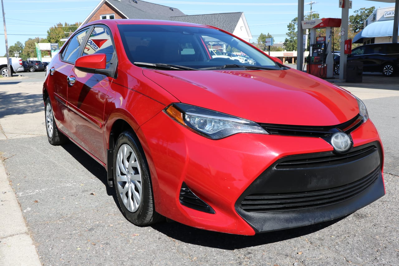 2018 TOYOTA COROLLA LE - TOY807166 — photo 1 of 17